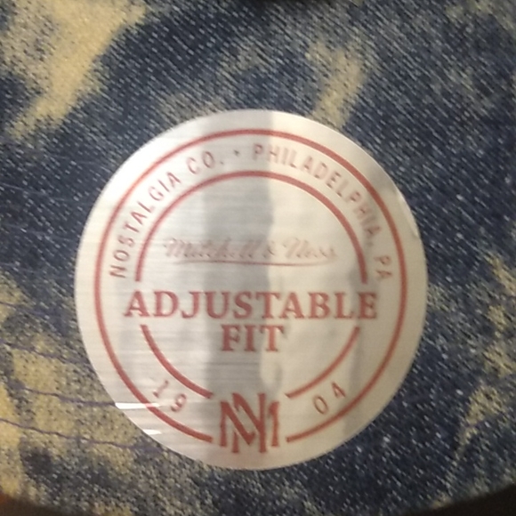 Mitchell & ness Chicago Bull's NBA Dad Hat - Picture 3 of 8